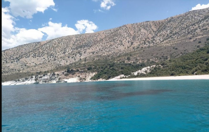 Baie de Kakomë, Albania